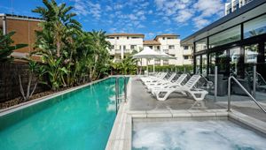 Ultra Broadbeach - Pool