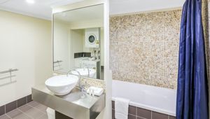 Mango Lagoon Bathroom