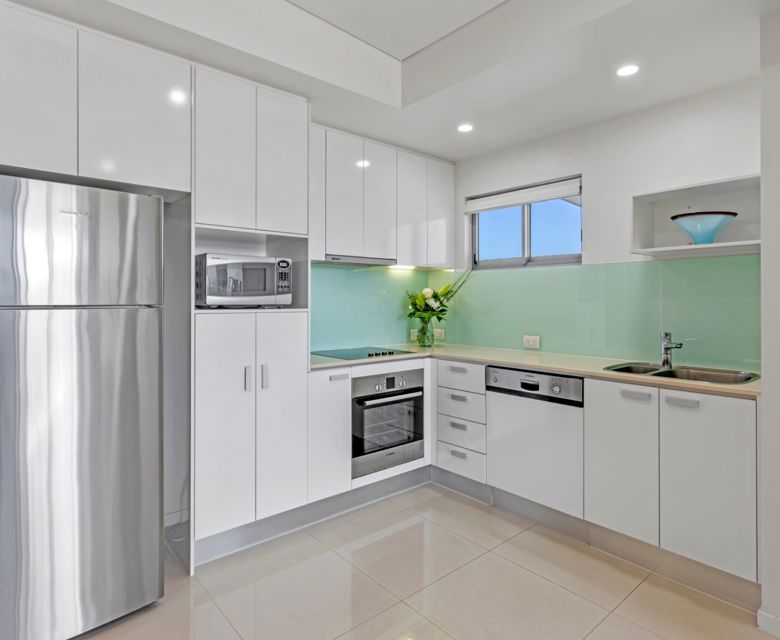 Coco Mooloolaba 1 Bedroom Apartment Kitchen