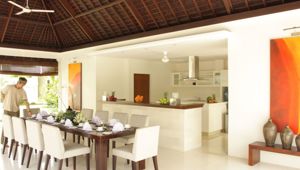 Villa Asante - Dining Table Set Up