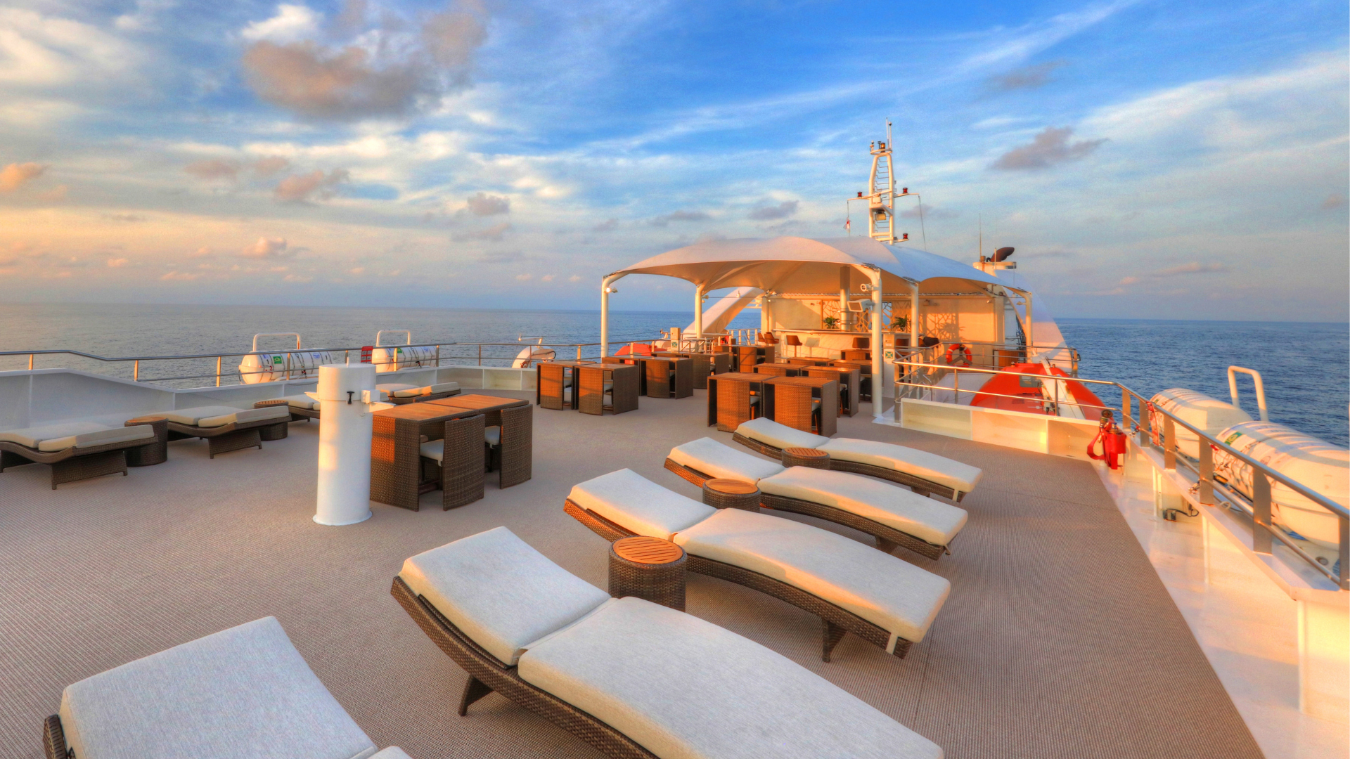 Coral Discoverer Sun Deck Coral Expeditions