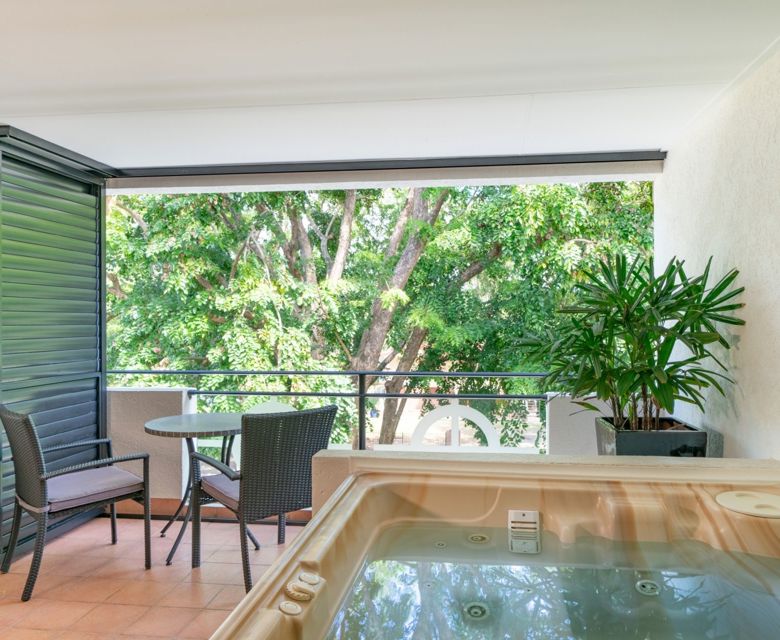 Regal Port Douglas 1 Bedroom Outdoor Jacuzzi Balcony