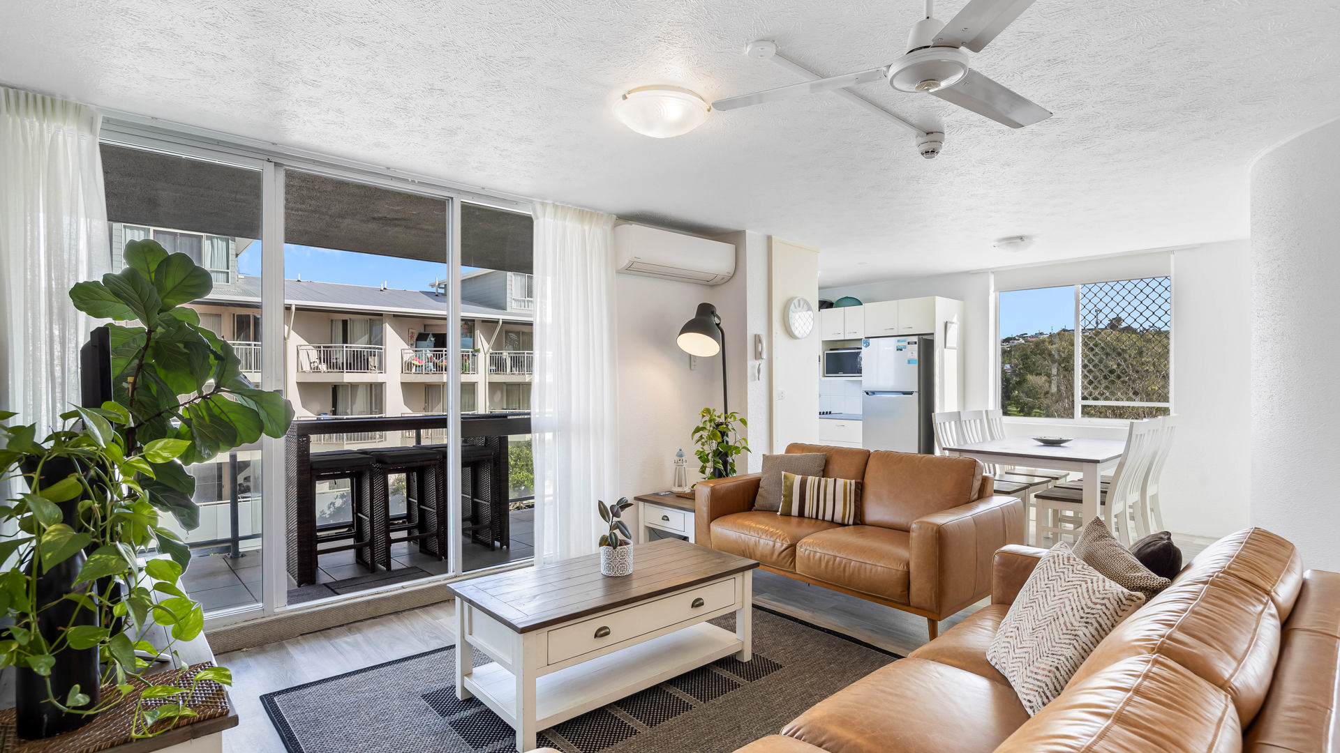 Mandolin Resort - lounge image 2