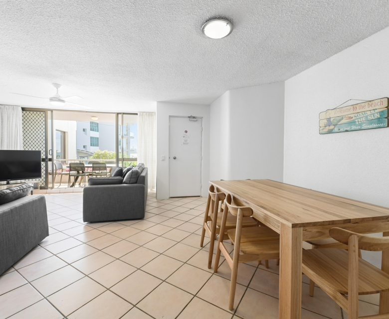 AA OV U8 3 Bed Dining