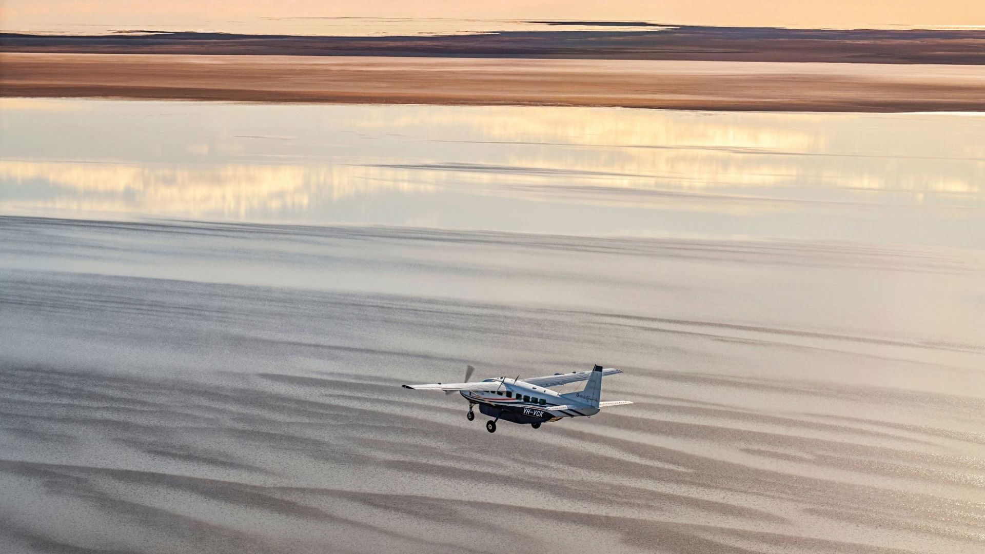 Lake Eyre Plane