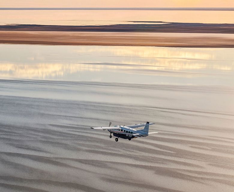 Lake Eyre Plane