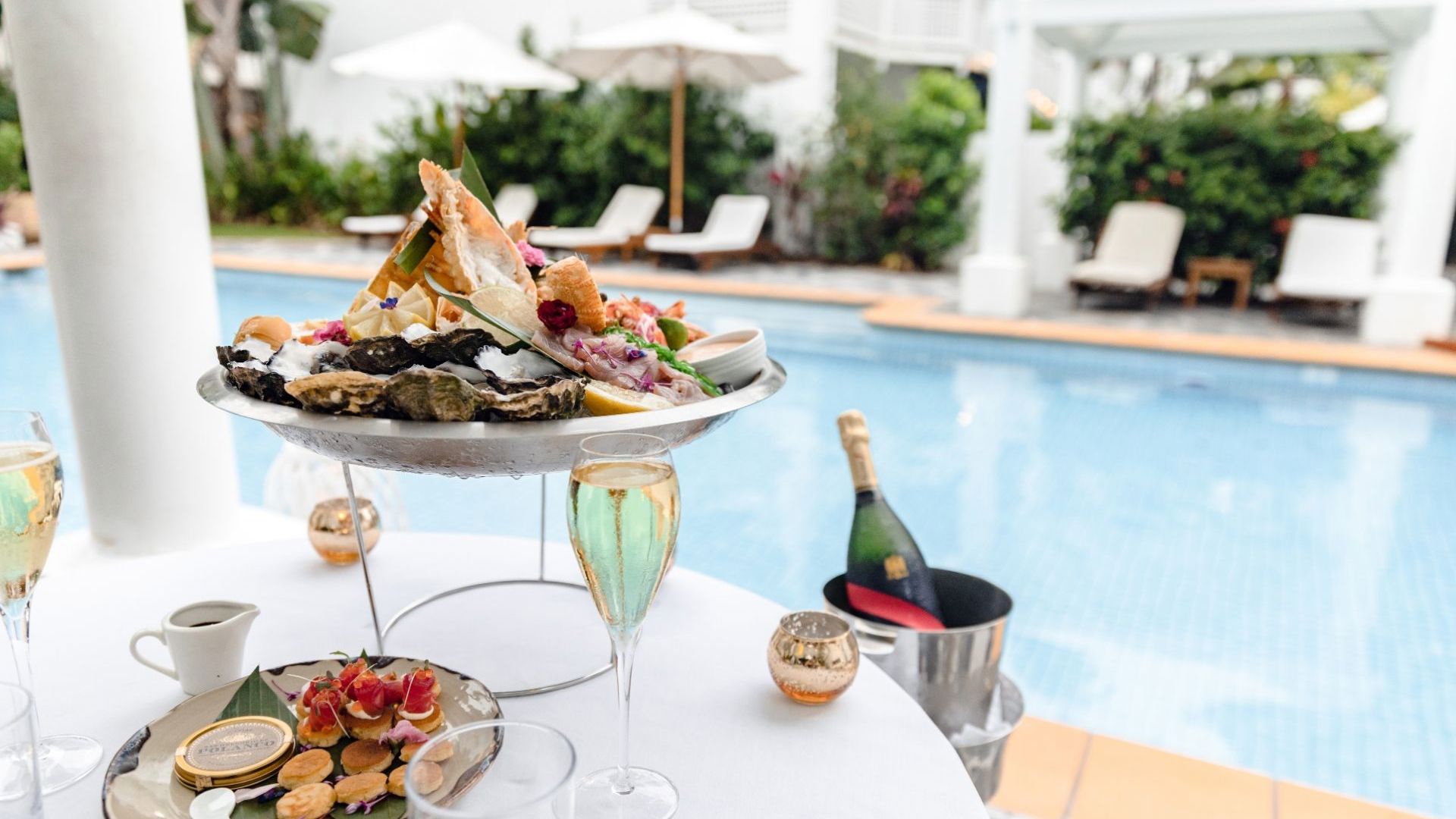 The Reef House - poolside dining