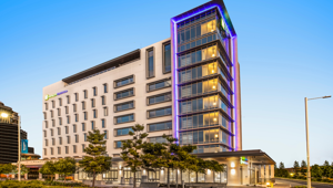 Holiday Inn Express & Suites Sunshine Coast -  Exterior 
