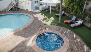 Osprey Holiday Apartments - pool