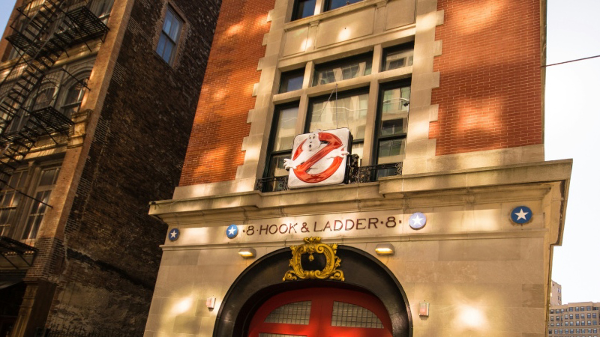FDNY Ladder 8 - Credit Image: Unsplash/Jonathan Ford